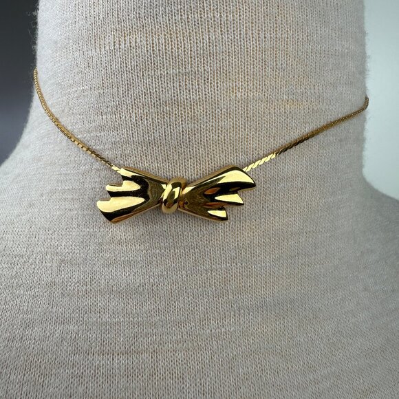 Vintage Monet Gold Tone Bow Pendant Necklace 14.75" - Picture 1 of 7